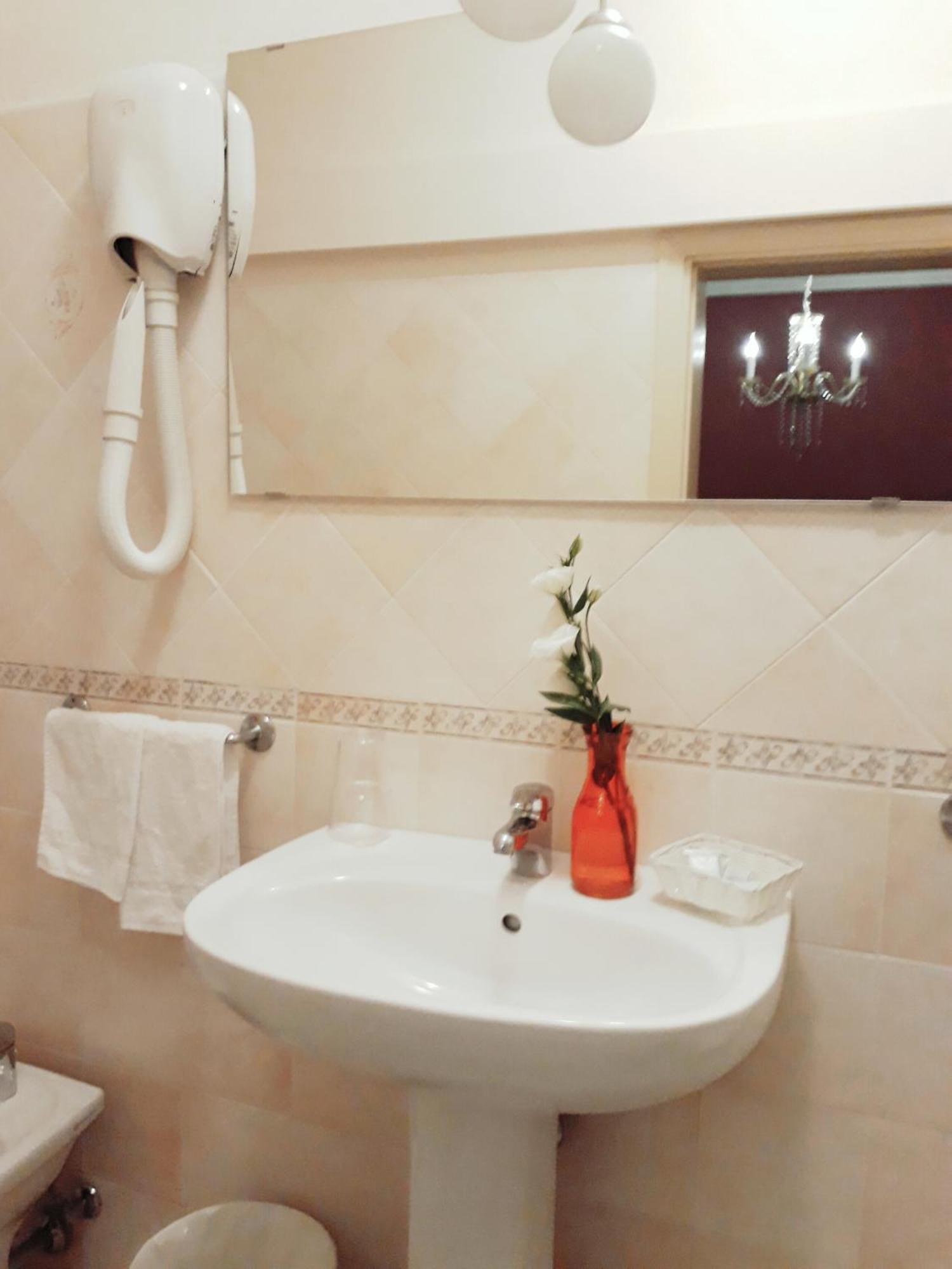 מילאנו מריטימה Hotel Helvetia מראה חיצוני תמונה
